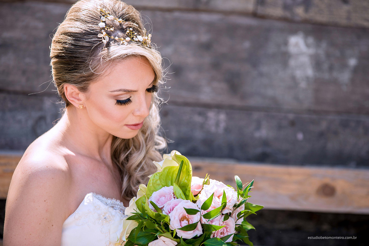 Lucrezia e Stefano fotografia em florenca italia europa - fotografo na europa - casamento europa - casal - noivo - noiva - wedding - estudio beto monteiro - noiva externa buque flores deck