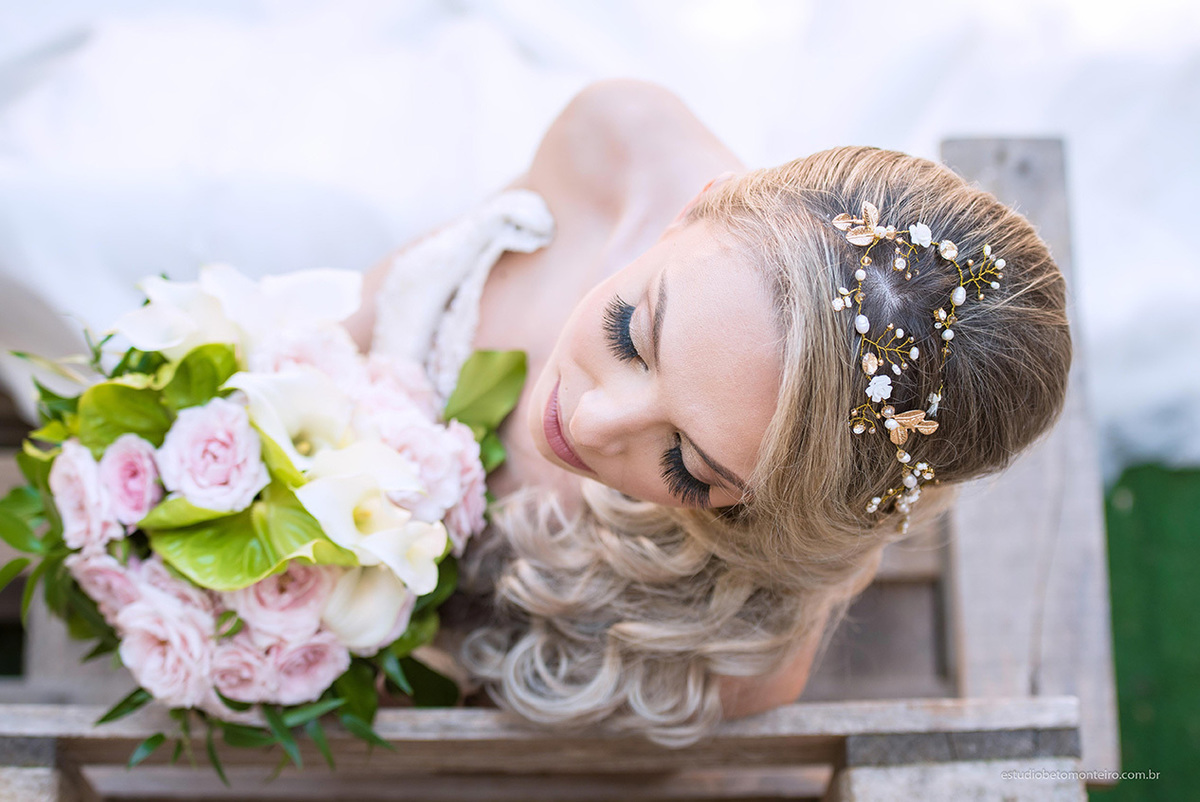 Lucrezia e Stefano fotografia em florenca italia europa - fotografo na europa - casamento europa - casal - noivo - noiva - wedding - estudio beto monteiro - noiva externa buque flores deck