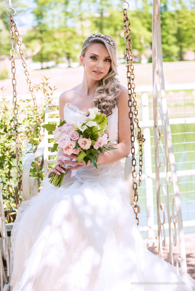 Lucrezia e Stefano fotografia em florenca italia europa - fotografo na europa - casamento europa - casal - noivo - noiva - wedding - estudio beto monteiro - noiva externa buque flores deck