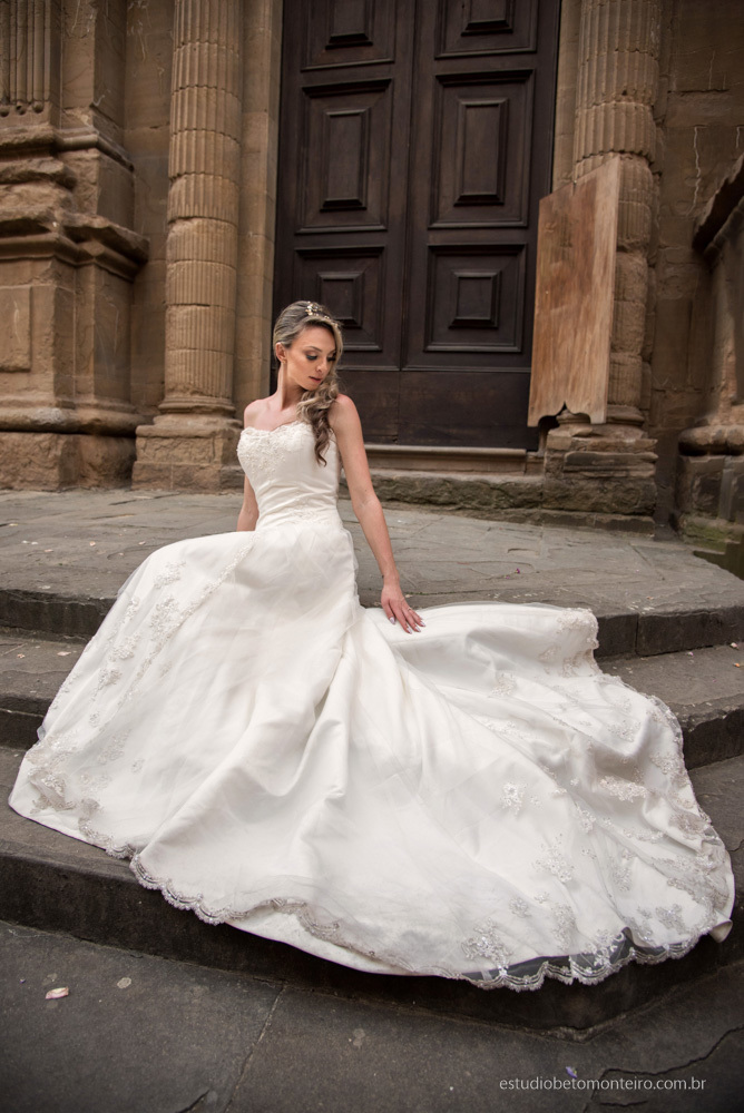 Lucrezia e Stefano fotografia em florenca italia europa - fotografo na europa - casamento europa - casal - noivo - noiva - wedding - estudio beto monteiro - noivo e noiva externa construção antiga medieval pedras