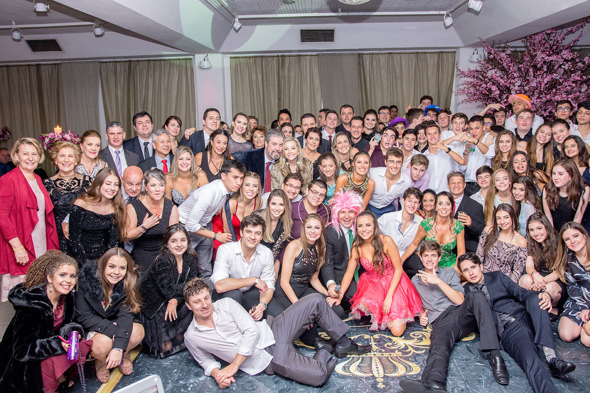 fotografo 15 anos curitiba - cinegrafista 15 anos curitiba - 15 anos curitiba - debutante - aniversario de 15 anos da gabi pedroni - fotografia - book de fotos - curitiba - estudio beto monteiro - dourado