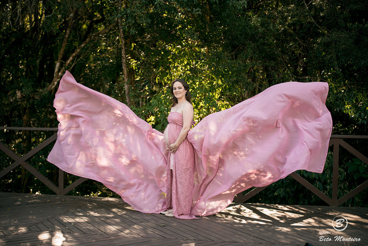 Fran e Ricardo - Book Gestante e Familia em Curitiba - Vestido rosa - Vestido vermelho - véu - Memorial Ucraniano - Parque Tingui - Fotos ao ar livre - Grávida - Gestação - Estudio Beto Monteiro