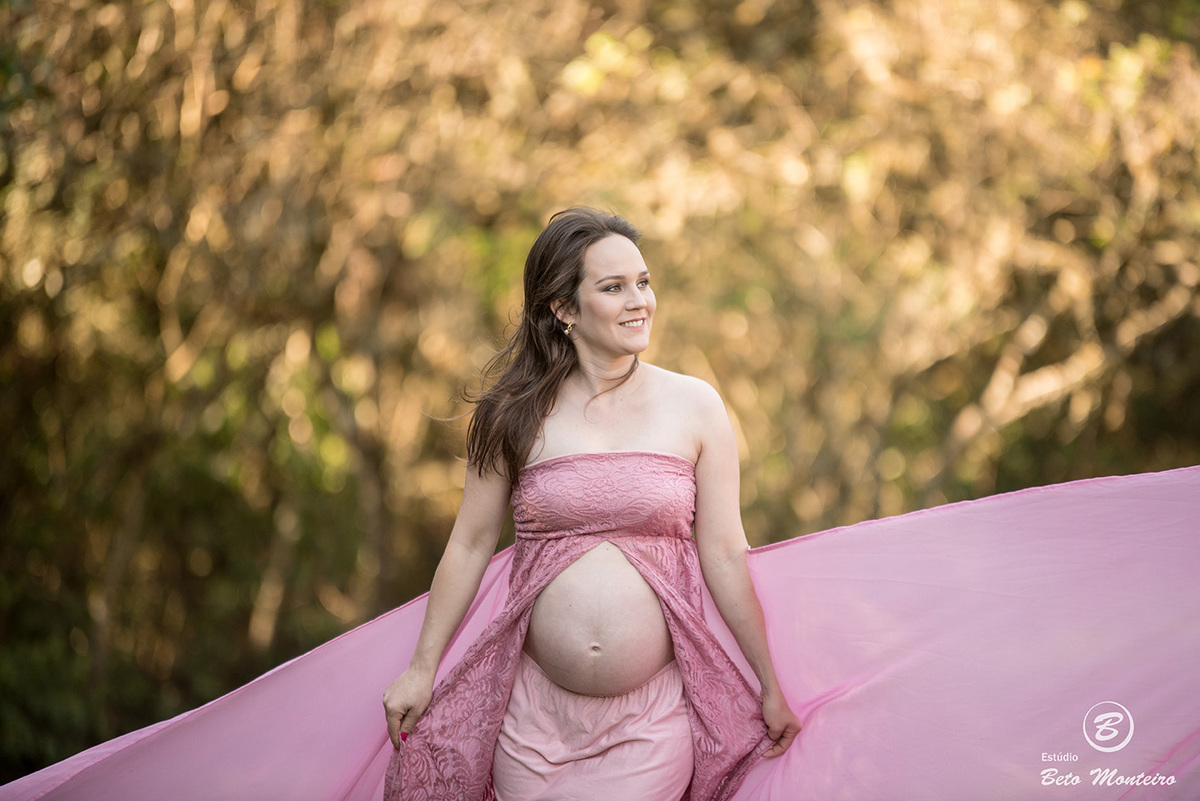 Fran e Ricardo - Book Gestante e Familia em Curitiba - Vestido rosa - Vestido vermelho - véu - Memorial Ucraniano - Parque Tingui - Fotos ao ar livre - Grávida - Gestação - Estudio Beto Monteiro