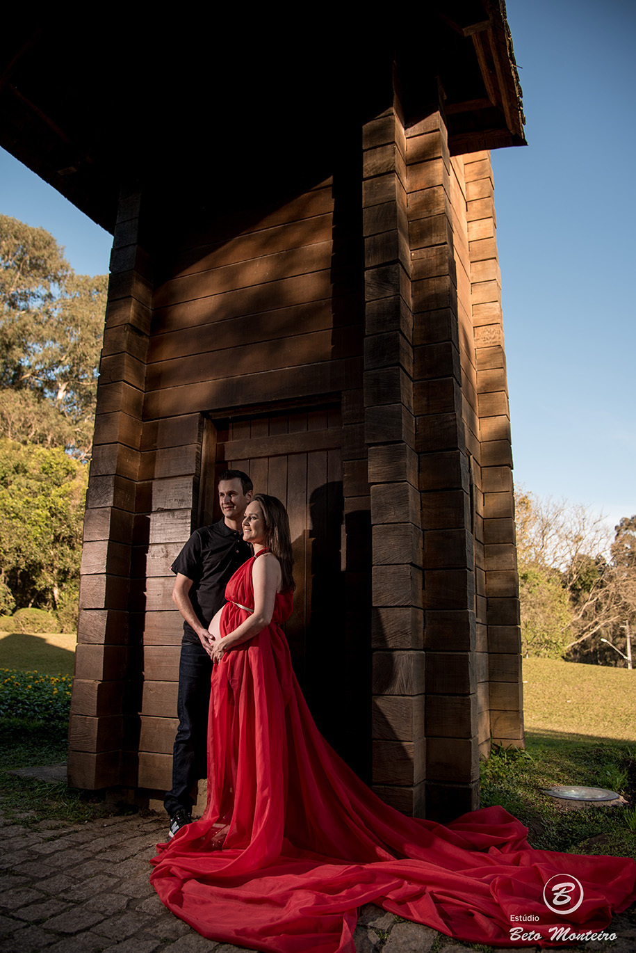 Fran e Ricardo - Book Gestante e Familia em Curitiba - Vestido rosa - Vestido vermelho - véu - Memorial Ucraniano - Parque Tingui - Fotos ao ar livre - Grávida - Gestação - Estudio Beto Monteiro