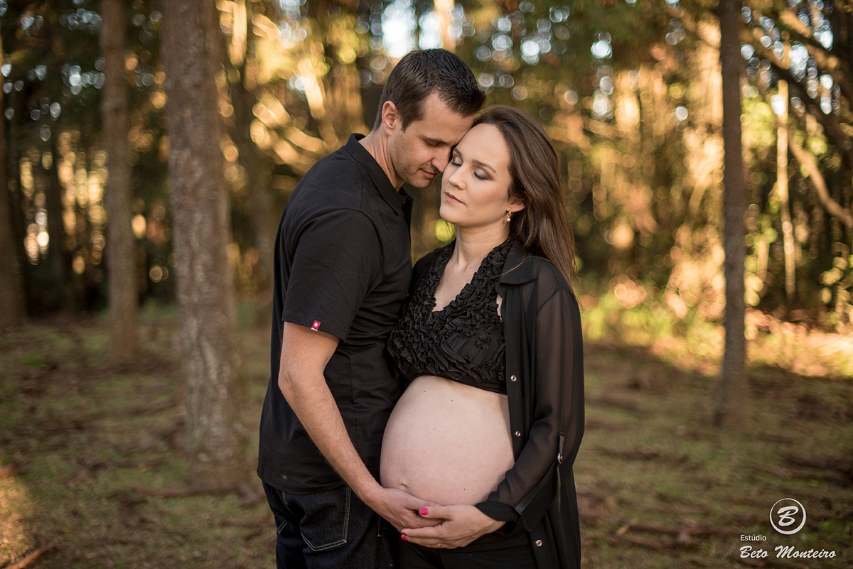 Fran e Ricardo - Book Gestante e Familia em Curitiba - Vestido rosa - Vestido vermelho - véu - Memorial Ucraniano - Parque Tingui - Fotos ao ar livre - Grávida - Gestação - Estudio Beto Monteiro