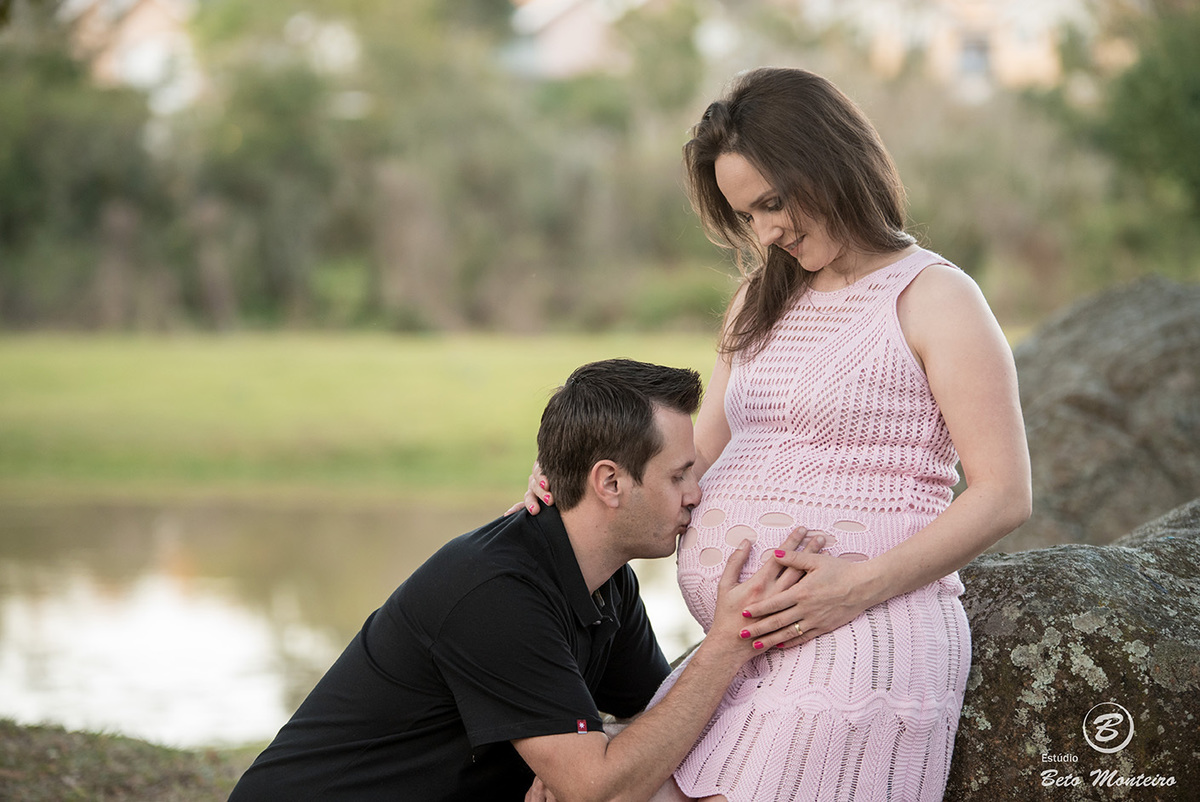 Fran e Ricardo - Book Gestante e Familia em Curitiba - Vestido rosa - Vestido vermelho - véu - Memorial Ucraniano - Parque Tingui - Fotos ao ar livre - Grávida - Gestação - Estudio Beto Monteiro