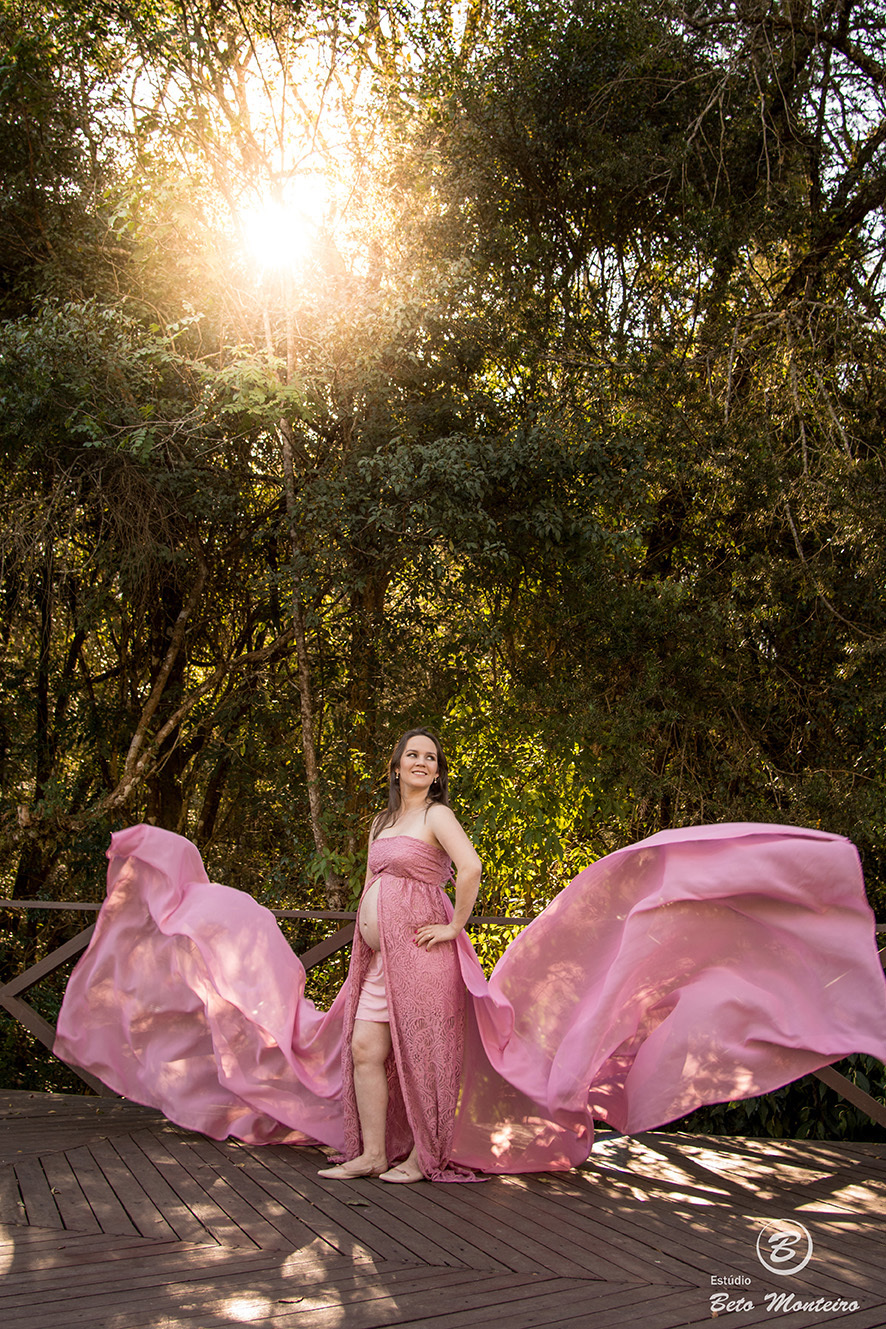 Fran e Ricardo - Book Gestante e Familia em Curitiba - Vestido rosa - Vestido vermelho - véu - Memorial Ucraniano - Parque Tingui - Fotos ao ar livre - Grávida - Gestação - Estudio Beto Monteiro