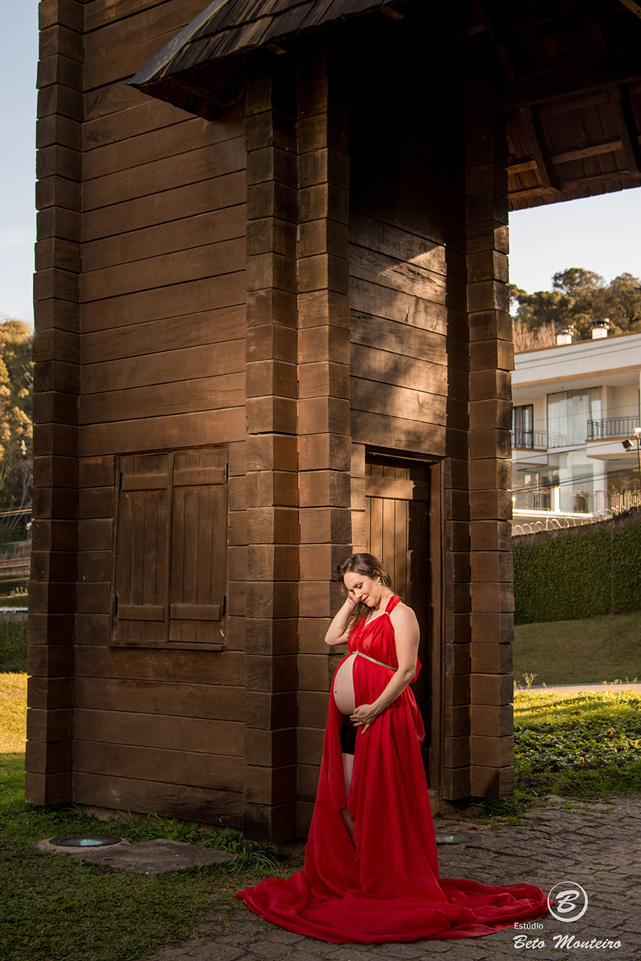 Fran e Ricardo - Book Gestante e Familia em Curitiba - Vestido rosa - Vestido vermelho - véu - Memorial Ucraniano - Parque Tingui - Fotos ao ar livre - Grávida - Gestação - Estudio Beto Monteiro