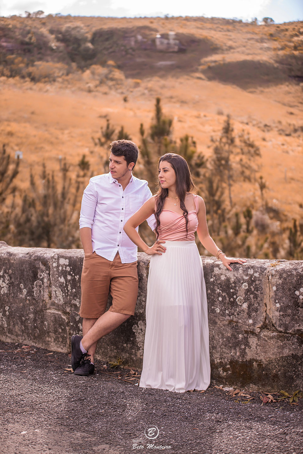 Casamento - Pré-Casamento - Pré-wedding - Trash the dress - Book de casal - Sessão de noivos - Estúdio Beto Monteiro - Curitiba - rio - montanha - floresta - violão - cantora - ceu azul - recanto dos papagaios - palmeira - Clarissa Bastos e Lucas Moreno
