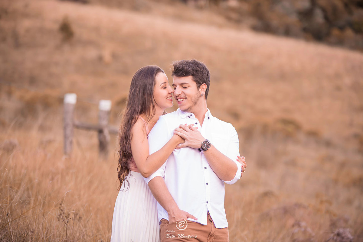 Casamento - Pré-Casamento - Pré-wedding - Trash the dress - Book de casal - Sessão de noivos - Estúdio Beto Monteiro - Curitiba - rio - montanha - floresta - violão - cantora - ceu azul - recanto dos papagaios - palmeira - Clarissa Bastos e Lucas Moreno