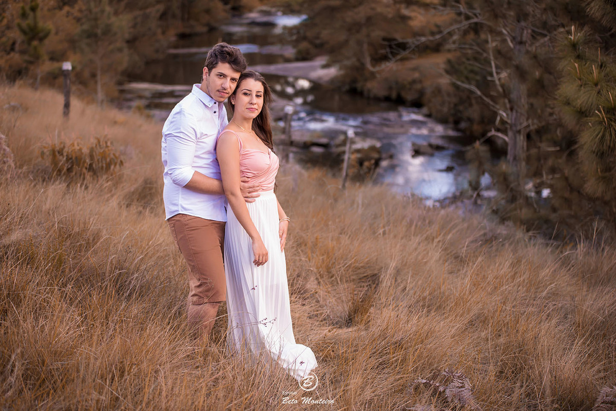 Casamento - Pré-Casamento - Pré-wedding - Trash the dress - Book de casal - Sessão de noivos - Estúdio Beto Monteiro - Curitiba - rio - montanha - floresta - violão - cantora - ceu azul - recanto dos papagaios - palmeira - Clarissa Bastos e Lucas Moreno
