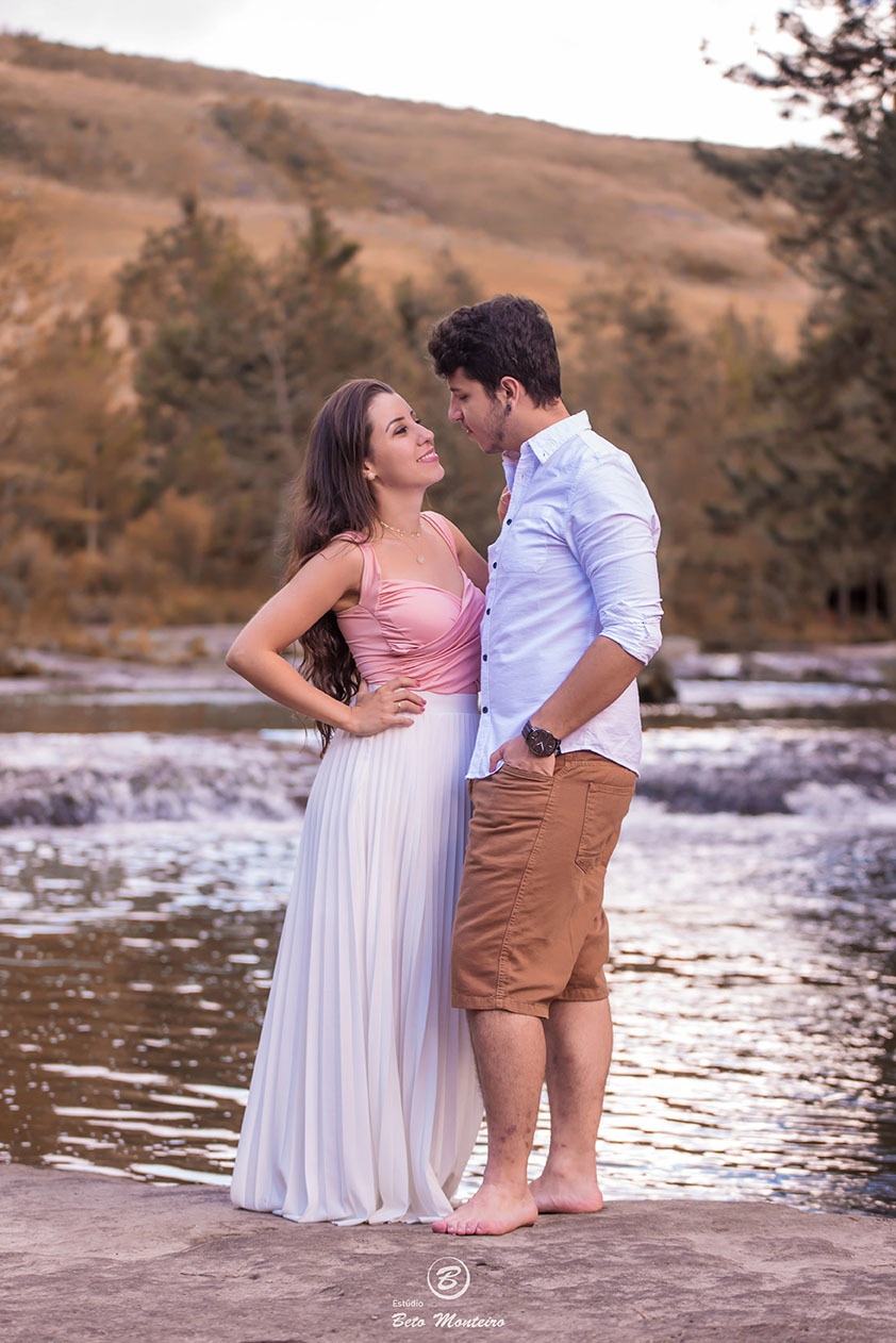 Casamento - Pré-Casamento - Pré-wedding - Trash the dress - Book de casal - Sessão de noivos - Estúdio Beto Monteiro - Curitiba - rio - montanha - floresta - violão - cantora - ceu azul - recanto dos papagaios - palmeira - Clarissa Bastos e Lucas Moreno