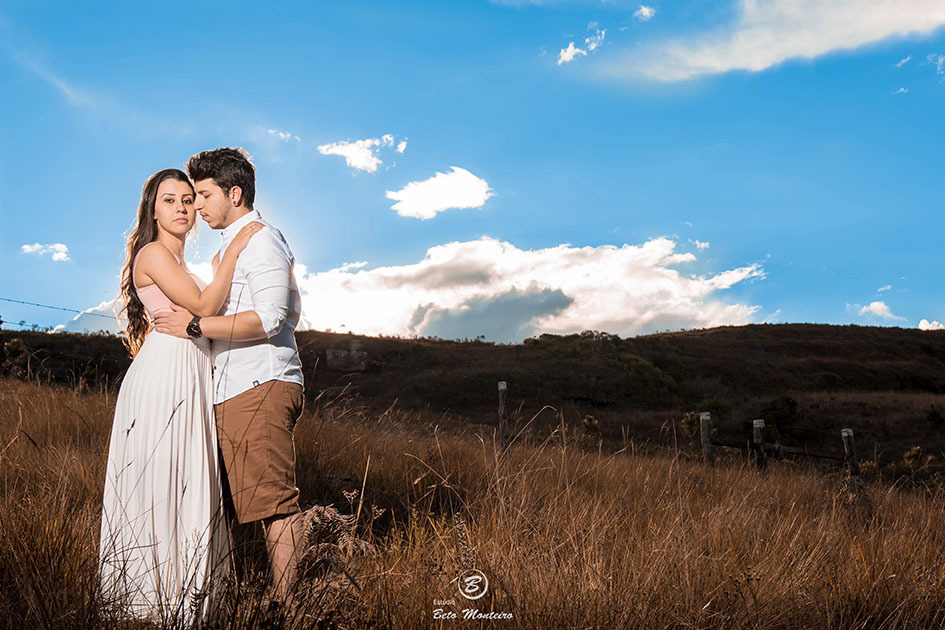 Casamento - Pré-Casamento - Pré-wedding - Trash the dress - Book de casal - Sessão de noivos - Estúdio Beto Monteiro - Curitiba - rio - montanha - floresta - violão - cantora - ceu azul - recanto dos papagaios - palmeira - Clarissa Bastos e Lucas Moreno