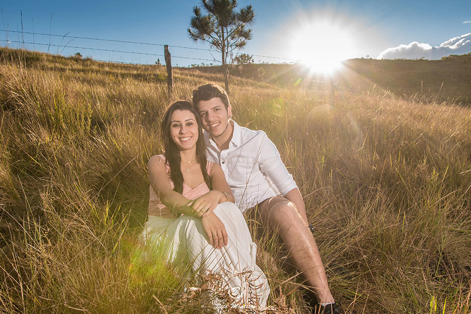 Casamento - Pré-Casamento - Pré-wedding - Trash the dress - Book de casal - Sessão de noivos - Estúdio Beto Monteiro - Curitiba - rio - montanha - floresta - violão - cantora - ceu azul - recanto dos papagaios - palmeira - Clarissa Bastos e Lucas Moreno