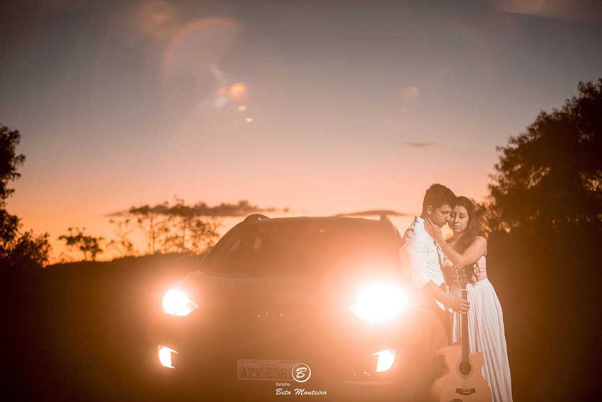 Casamento - Pré-Casamento - Pré-wedding - Trash the dress - Book de casal - Sessão de noivos - Estúdio Beto Monteiro - Curitiba - rio - montanha - floresta - violão - cantora - ceu azul - recanto dos papagaios - palmeira - Clarissa Bastos e Lucas Moreno