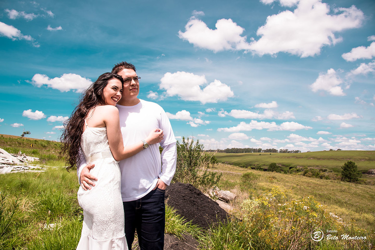 Casamento - Wedding - Pré-Casamento - Cobertura de casamento - foto e filmagem de casamento - Wedding Day - Pré-Wedding - Trash the dress - Estúdio Beto Monteiro - Curitiba - Recanto dos Papagaios - Palmeira - Céu azul - casal de branco