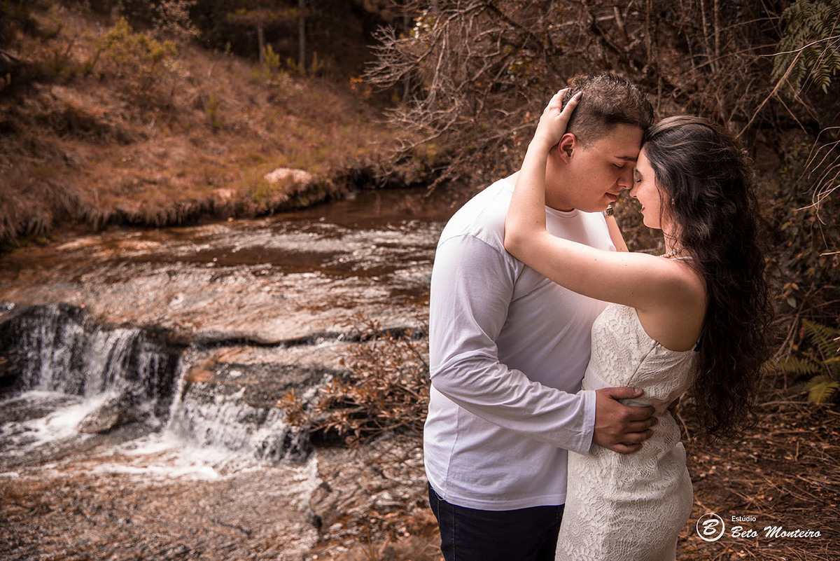 Casamento - Wedding - Pré-Casamento - Cobertura de casamento - foto e filmagem de casamento - Wedding Day - Pré-Wedding - Trash the dress - Estúdio Beto Monteiro - Curitiba - Recanto dos Papagaios - Palmeira - natureza verde - casal de branco
