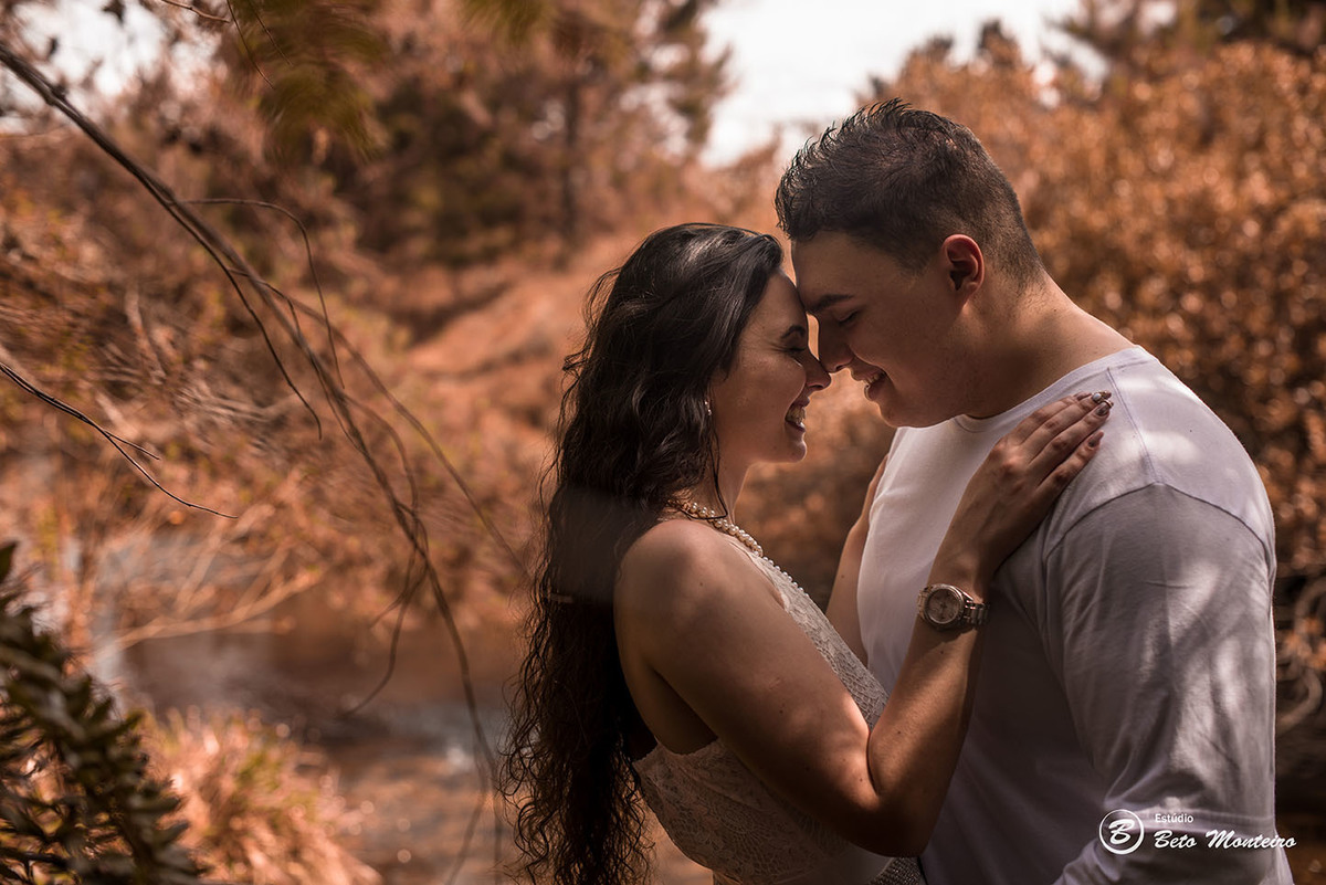 Casamento - Wedding - Pré-Casamento - Cobertura de casamento - foto e filmagem de casamento - Wedding Day - Pré-Wedding - Trash the dress - Estúdio Beto Monteiro - Curitiba - Recanto dos Papagaios - Palmeira - natureza verde - casal de branco