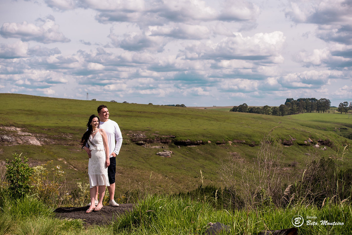 Casamento - Wedding - Pré-Casamento - Cobertura de casamento - foto e filmagem de casamento - Wedding Day - Pré-Wedding - Trash the dress - Estúdio Beto Monteiro - Curitiba - Recanto dos Papagaios - Palmeira - natureza verde - casal de branco