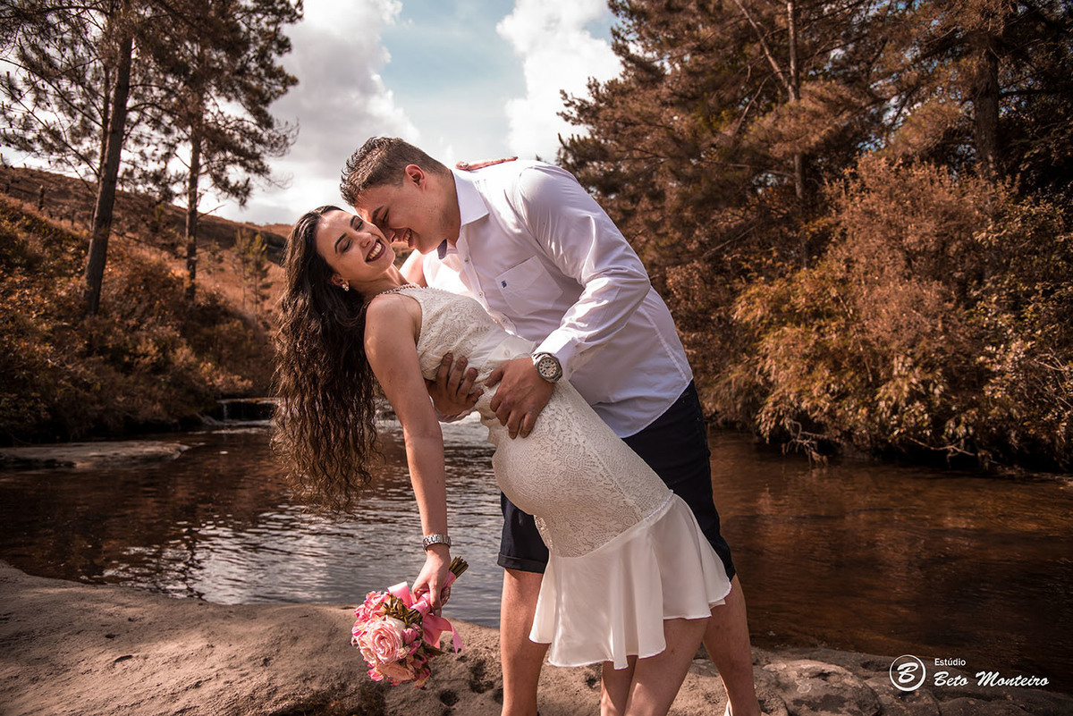 Casamento - Wedding - Pré-Casamento - Cobertura de casamento - foto e filmagem de casamento - Wedding Day - Pré-Wedding - Trash the dress - Estúdio Beto Monteiro - Curitiba - Recanto dos Papagaios - Palmeira - natureza verde - casal de branco