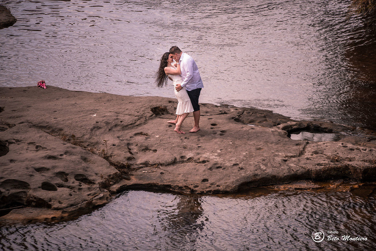 Casamento - Wedding - Pré-Casamento - Cobertura de casamento - foto e filmagem de casamento - Wedding Day - Pré-Wedding - Trash the dress - Estúdio Beto Monteiro - Curitiba - Recanto dos Papagaios - Palmeira - natureza verde - casal de branco