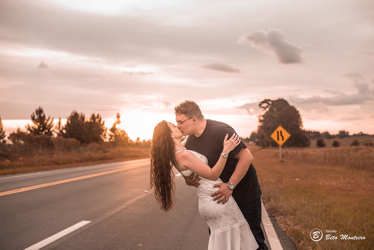 Casamento - Wedding - Pré-Casamento - Cobertura de casamento - foto e filmagem de casamento - Wedding Day - Pré-Wedding - Trash the dress - Estúdio Beto Monteiro - Curitiba - Recanto dos Papagaios - Palmeira - natureza verde - casal de branco