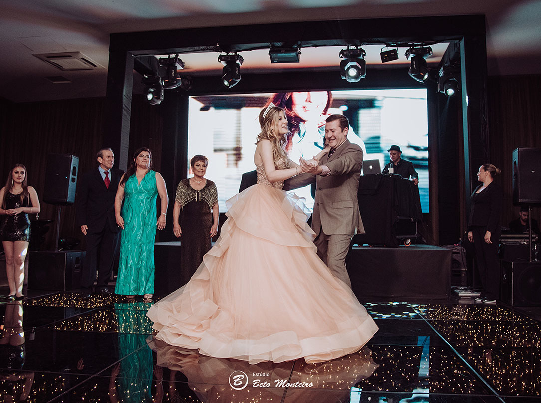 Aniversário de 15 anos - Cobertura fotografica - Cobertura de filmagem - Foto e Filmagem de 15 anos - Debutante - Estúdio Beto Monteiro - Curitiba - fotografo de 15 anos - buffet ilha do melh - jad decoracoes