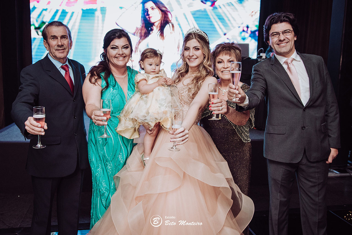 Aniversário de 15 anos - Cobertura fotografica - Cobertura de filmagem - Foto e Filmagem de 15 anos - Debutante - Estúdio Beto Monteiro - Curitiba - fotografo de 15 anos - buffet ilha do melh - jad decoracoes