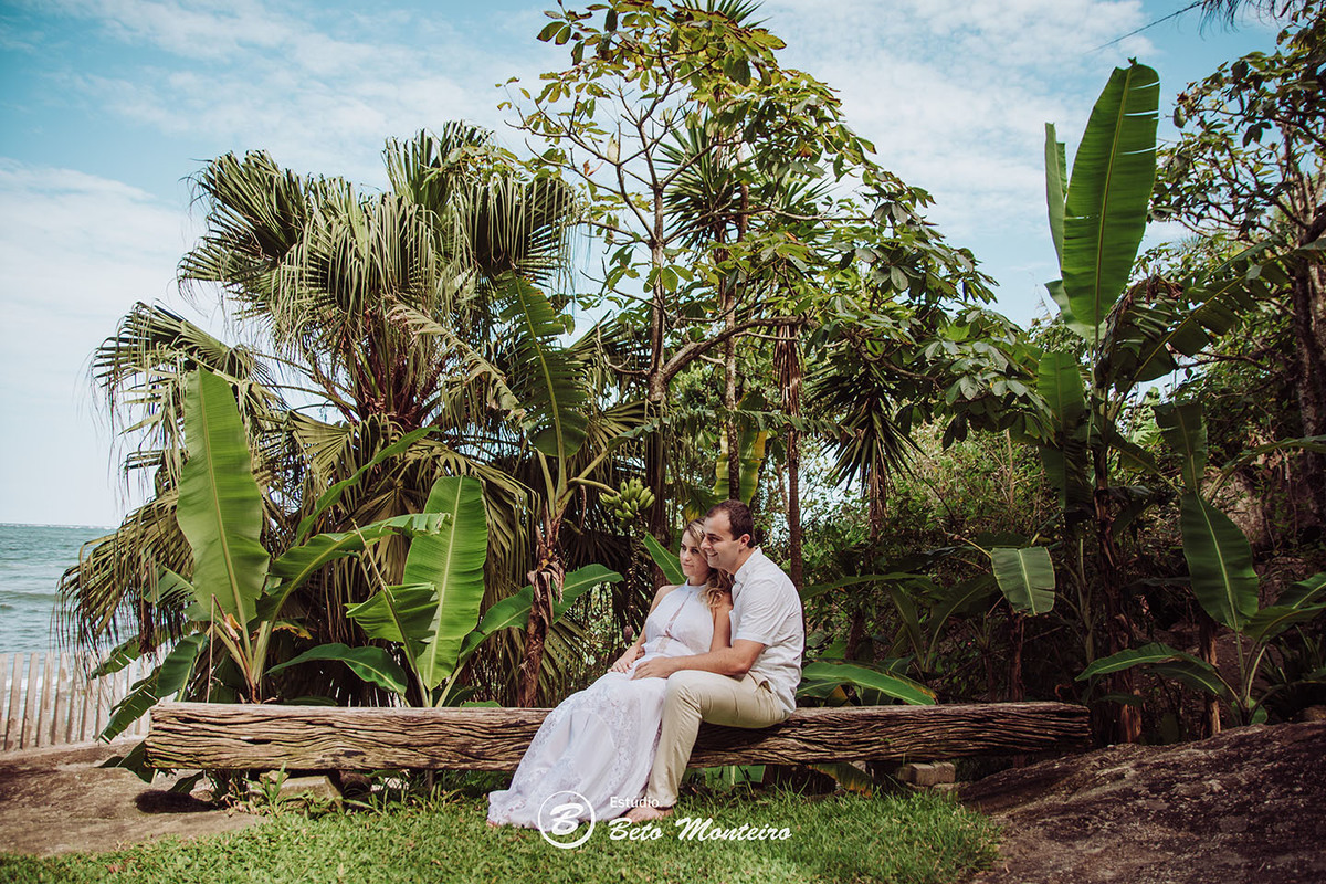 Casamento - Wedding - Pré-Casamento - Cobertura de casamento - foto e filmagem de casamento - Wedding Day - Pré-Wedding - Trash the dress - Estúdio Beto Monteiro - Curitiba - Caieiras - Guaratuba - Céu azul - casal de branco - praia - natureza