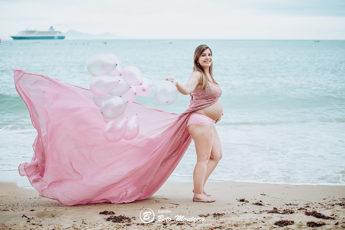 Laura Monteiro e Kleber - Isabela - Book Gestante e Familia em Curitiba - Vestido rosa - Praia - Laranjeiras - Balneario Camboriu - Book de gestante na praia - Fotos ao ar livre - Grávida - Gestação - Estudio Beto Monteiro
