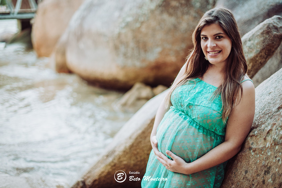 Laura Monteiro e Kleber - Isabela - Book Gestante e Familia em Curitiba - Vestido rosa - Praia - Laranjeiras - Balneario Camboriu - Book de gestante na praia - Fotos ao ar livre - Grávida - Gestação - Estudio Beto Monteiro