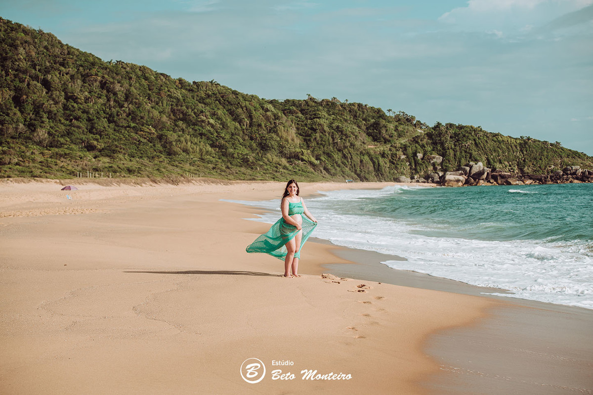 Laura Monteiro e Kleber - Isabela - Book Gestante e Familia em Curitiba - Vestido rosa - Praia - Laranjeiras - Balneario Camboriu - Book de gestante na praia - Fotos ao ar livre - Grávida - Gestação - Estudio Beto Monteiro