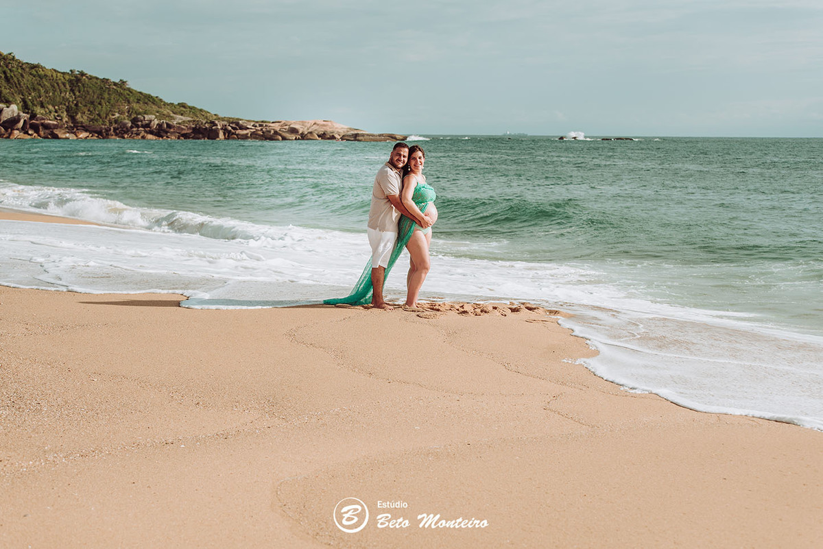 Laura Monteiro e Kleber - Isabela - Book Gestante e Familia em Curitiba - Vestido rosa - Praia - Laranjeiras - Balneario Camboriu - Book de gestante na praia - Fotos ao ar livre - Grávida - Gestação - Estudio Beto Monteiro