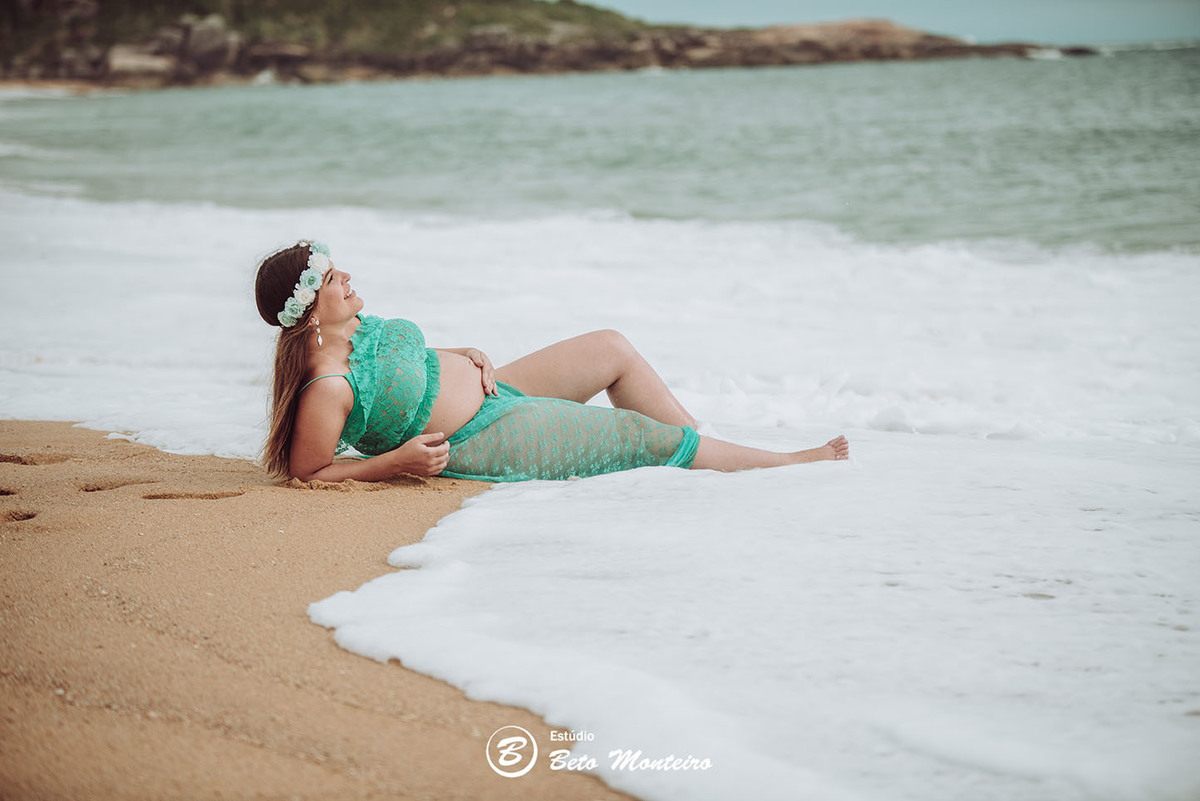 Laura Monteiro e Kleber - Isabela - Book Gestante e Familia em Curitiba - Vestido rosa - Praia - Laranjeiras - Balneario Camboriu - Book de gestante na praia - Fotos ao ar livre - Grávida - Gestação - Estudio Beto Monteiro