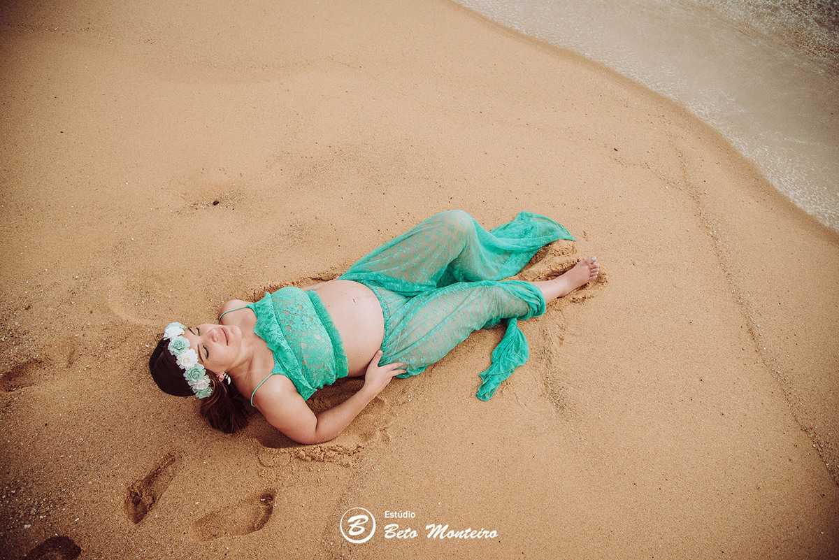 Laura Monteiro e Kleber - Isabela - Book Gestante e Familia em Curitiba - Vestido rosa - Praia - Laranjeiras - Balneario Camboriu - Book de gestante na praia - Fotos ao ar livre - Grávida - Gestação - Estudio Beto Monteiro