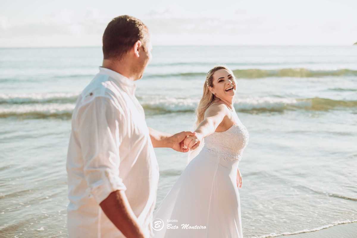 Casamento - Wedding - Pré-Casamento - Cobertura de casamento - foto e filmagem de casamento - Wedding Day - Pré-Wedding - Trash the dress - Estúdio Beto Monteiro - Curitiba - bombinhas - balneario camboriu - casal de branco