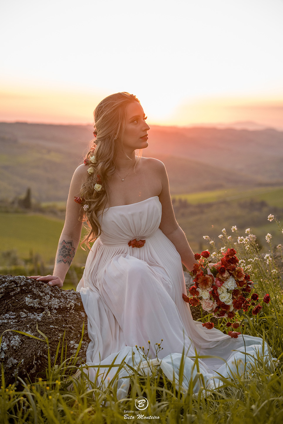 Bruna e Felipe - fotografia em florenca italia europa - fotografo na europa - casamento europa - casal - noivo - noiva - wedding - estudio beto monteiro - noivo curitiba - fotografo - fotografo de casamento - casal no campo - paisagem - cruz - por do sol