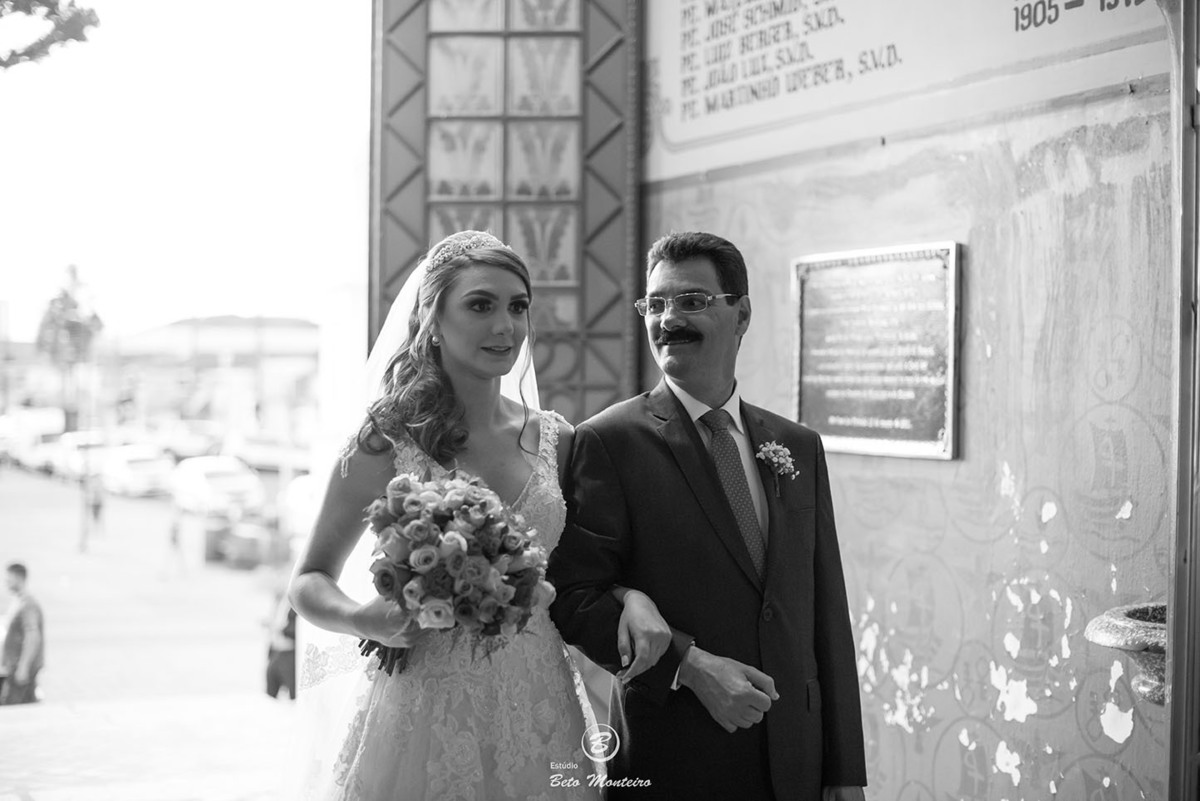 Casamento - Wedding - Pré-Casamento - Cobertura de casamento - foto e filmagem de casamento - Wedding Day - Pré-Wedding - Trash the dress - Estúdio Beto Monteiro - Curitiba - fotografia de casamento - são josé dos pinhais - winners - noiva com o pai