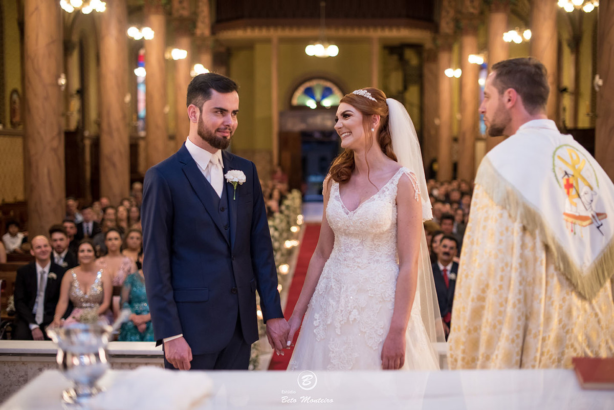 Casamento - Wedding - Pré-Casamento - Cobertura de casamento - foto e filmagem de casamento - Wedding Day - Pré-Wedding - Trash the dress - Estúdio Beto Monteiro - Curitiba - fotografia de casamento - são josé dos pinhais - winners - noiva e noivo altar