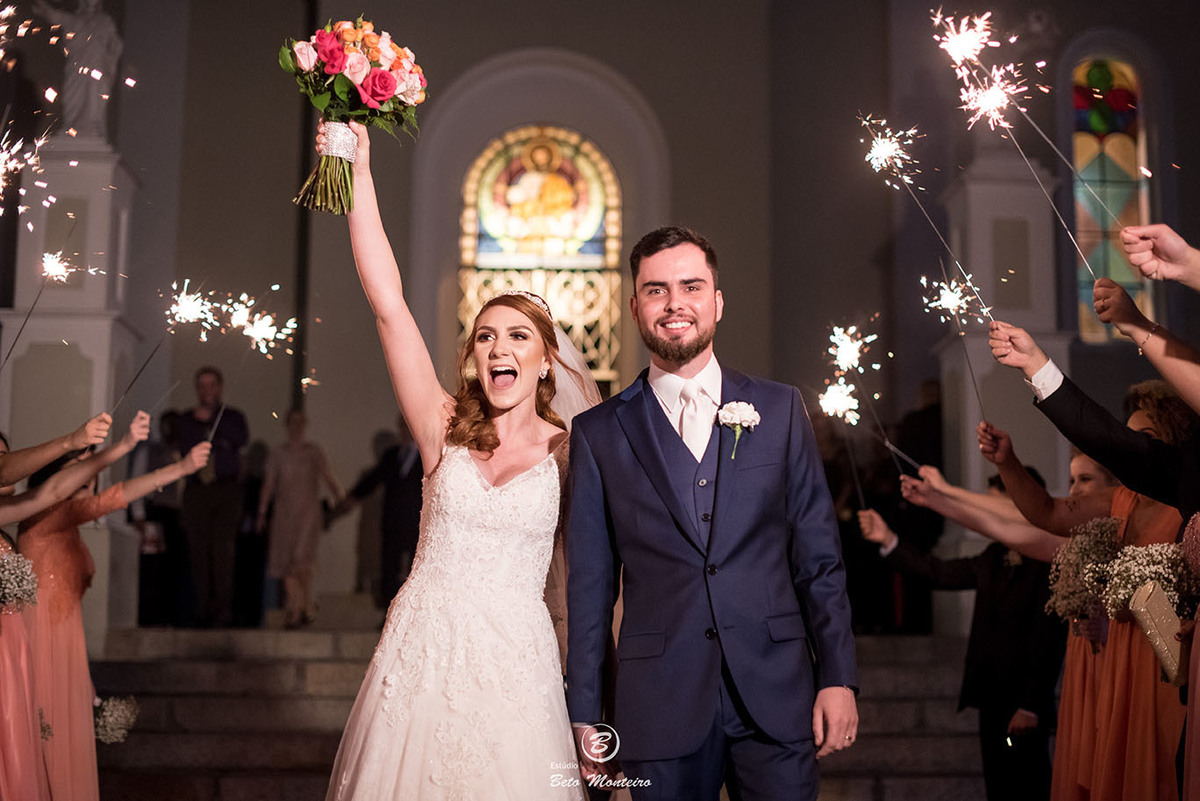Casamento - Wedding - Pré-Casamento - Cobertura de casamento - foto e filmagem de casamento - Wedding Day - Pré-Wedding - Trash the dress - Estúdio Beto Monteiro - Curitiba - fotografia de casamento - são josé dos pinhais - winners - saida dos noivos