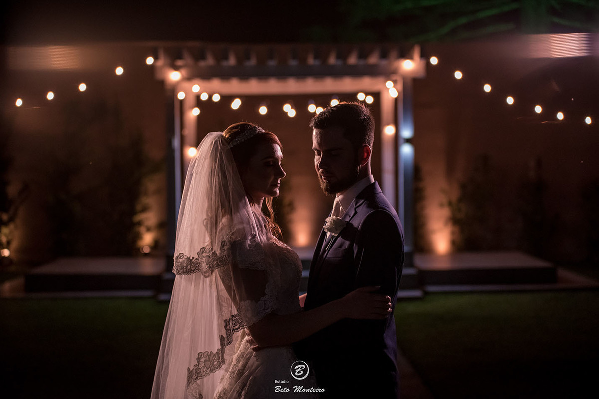 Casamento - Wedding - Pré-Casamento - Cobertura de casamento - foto e filmagem de casamento - Wedding Day - Pré-Wedding - Trash the dress - Estúdio Beto Monteiro - Curitiba - fotografia de casamento - são josé dos pinhais - winners - noivos e luzes