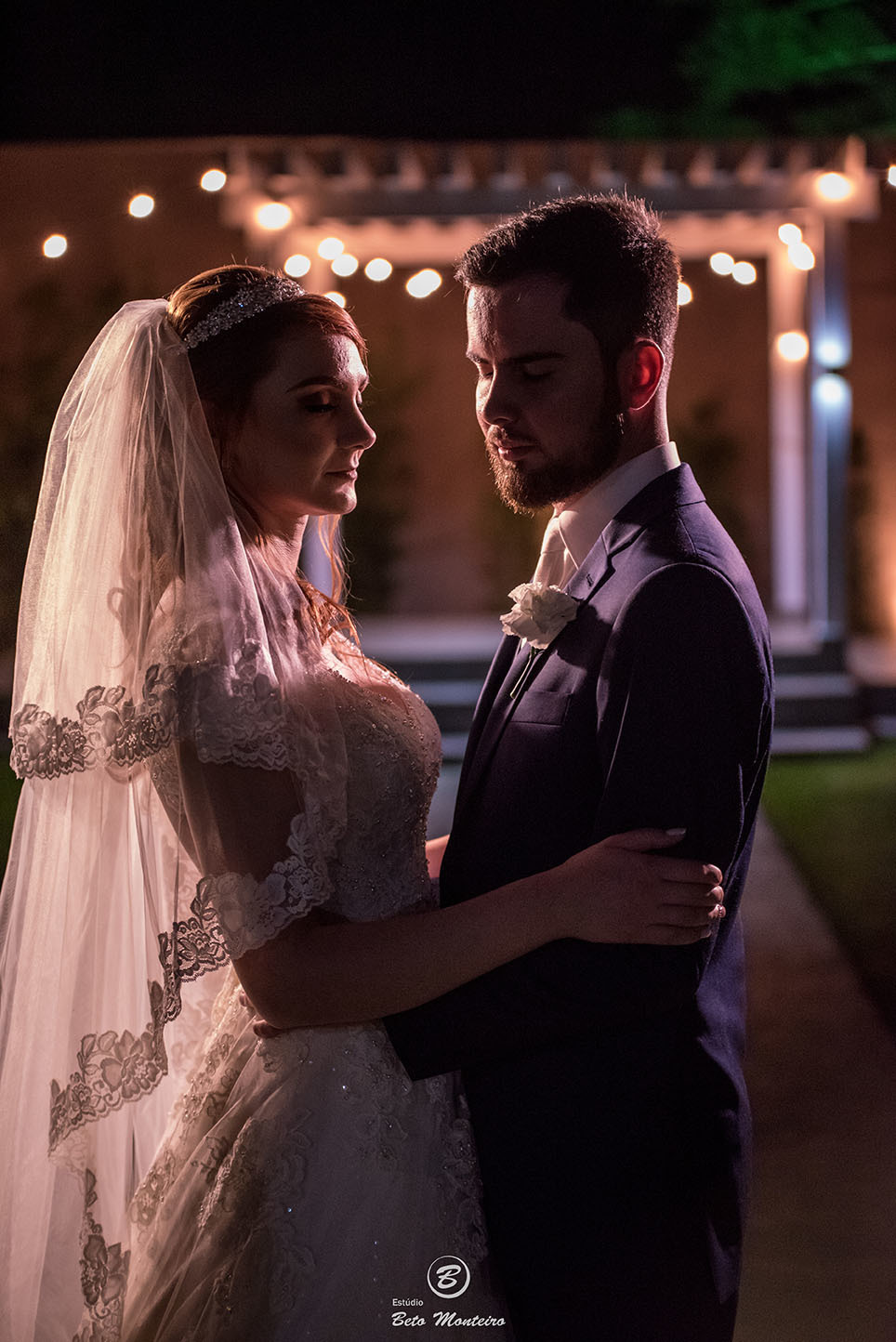 Casamento - Wedding - Pré-Casamento - Cobertura de casamento - foto e filmagem de casamento - Wedding Day - Pré-Wedding - Trash the dress - Estúdio Beto Monteiro - Curitiba - fotografia de casamento - são josé dos pinhais - winners - noivos e luzes