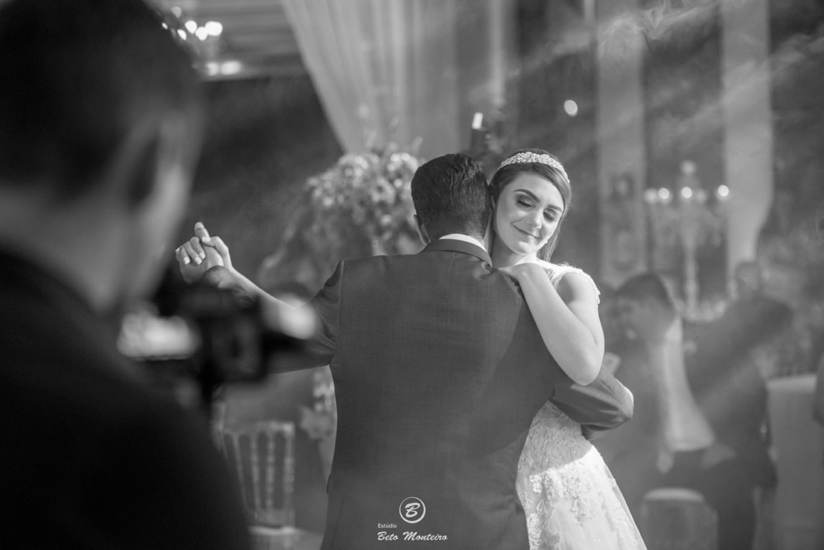 Casamento - Wedding - Pré-Casamento - Cobertura de casamento - foto e filmagem de casamento - Wedding Day - Pré-Wedding - Trash the dress - Estúdio Beto Monteiro - Curitiba - fotografia de casamento - são josé dos pinhais - winners - noiva dança com pai