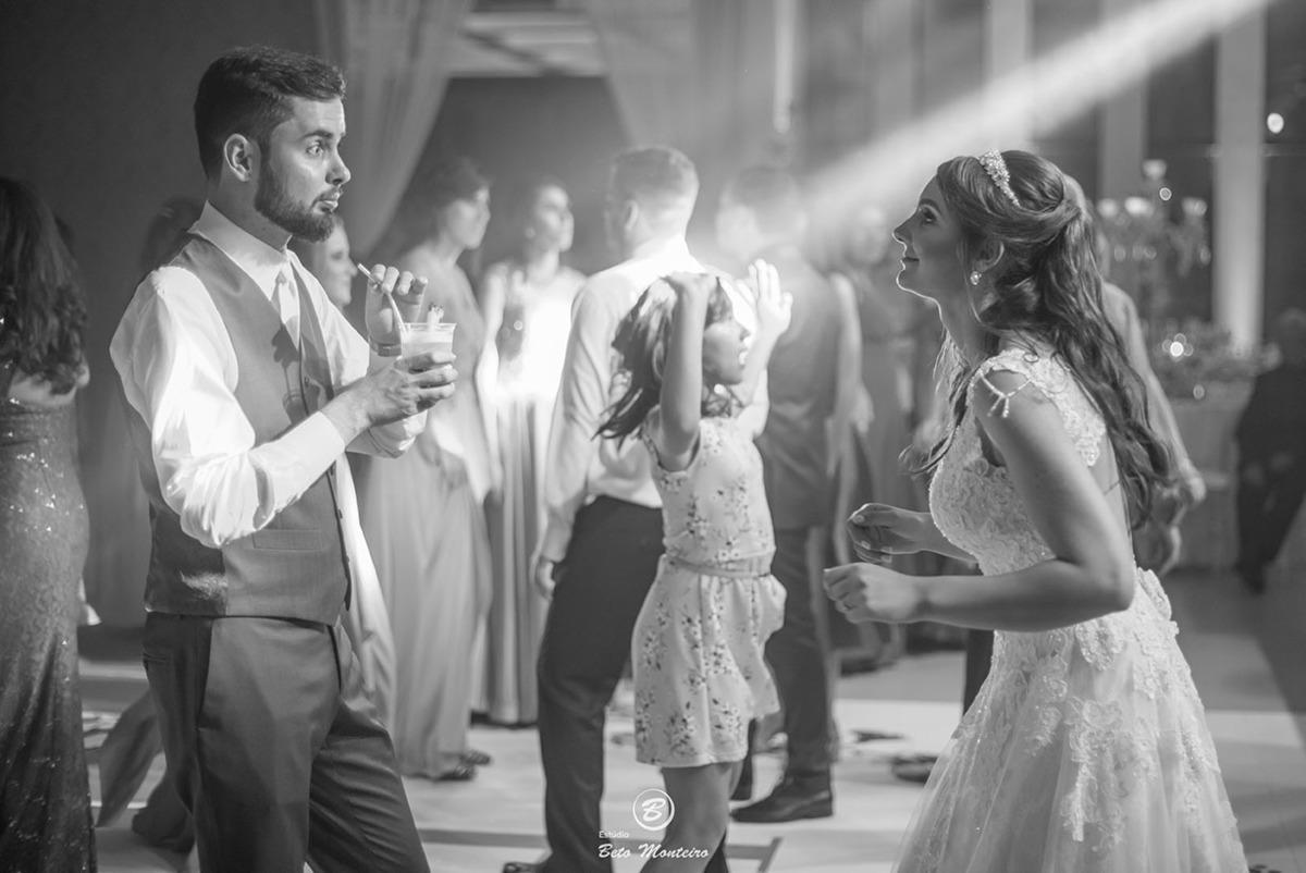 Casamento - Wedding - Pré-Casamento - Cobertura de casamento - foto e filmagem de casamento - Wedding Day - Pré-Wedding - Trash the dress - Estúdio Beto Monteiro - Curitiba - fotografia de casamento - são josé dos pinhais - winners - noivos pista de dança
