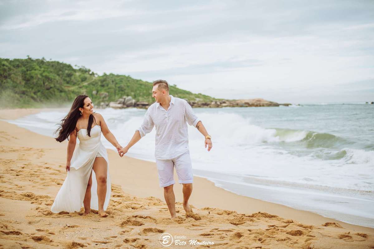 Casamento - Wedding - Pré - Cobertura de casamento - foto e filmagem de casamento - fotografo de casamento curitiba - Pré-Wedding - Trash the dress - Estúdio Beto Monteiro - Curitiba - balneario camboriu - bc - laranjeiras - taquarinhas - Céu azul - praia