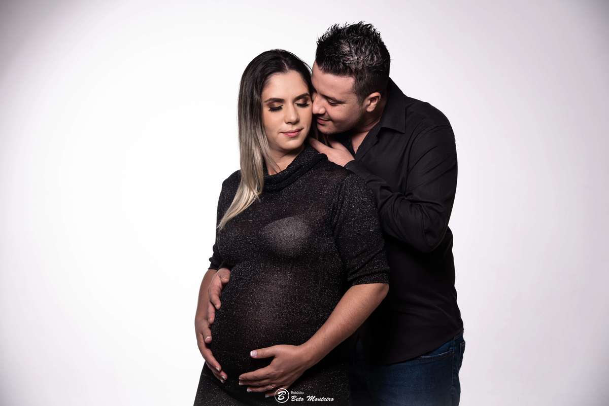 Viviane e Patrick - Davi - Book Gestante e Familia em Curitiba - Fotos em Estúdio - Studio - Vestido preto - veu azul - Book de gestante Gravida - Gestação - Estudio Beto Monteiro - fotografo