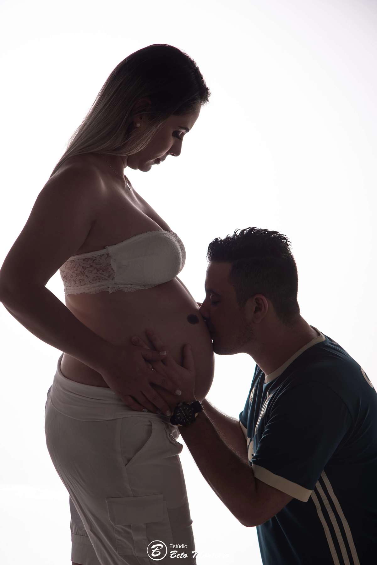 Viviane e Patrick - Davi - Book Gestante e Familia em Curitiba - Fotos em Estúdio - Studio - Vestido preto - veu azul - Book de gestante Gravida - Gestação - Estudio Beto Monteiro - fotografo