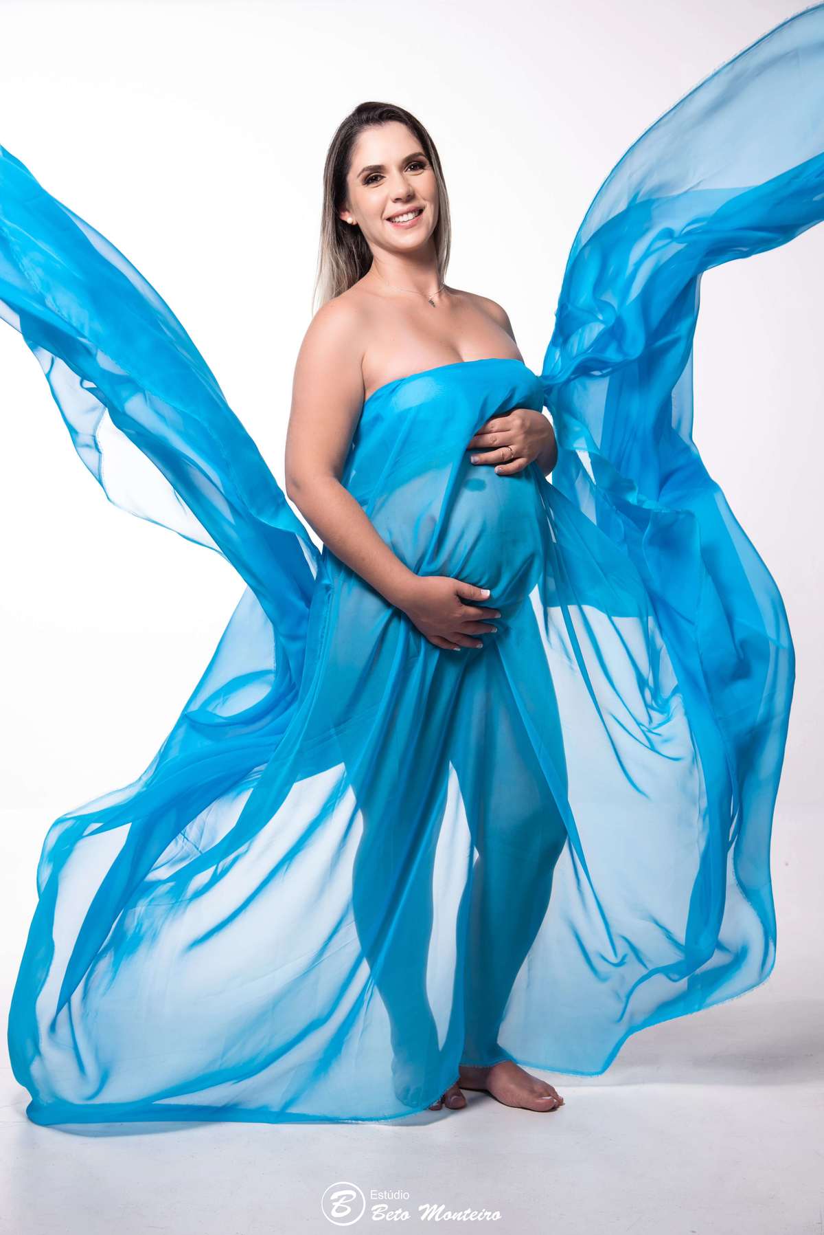 Viviane e Patrick - Davi - Book Gestante e Familia em Curitiba - Fotos em Estúdio - Studio - Vestido preto - veu azul - Book de gestante Gravida - Gestação - Estudio Beto Monteiro - fotografo