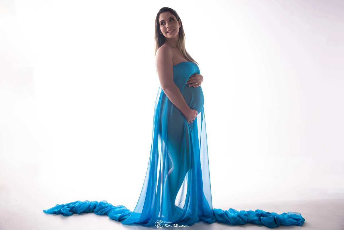 Viviane e Patrick - Davi - Book Gestante e Familia em Curitiba - Fotos em Estúdio - Studio - Vestido preto - veu azul - Book de gestante Gravida - Gestação - Estudio Beto Monteiro - fotografo