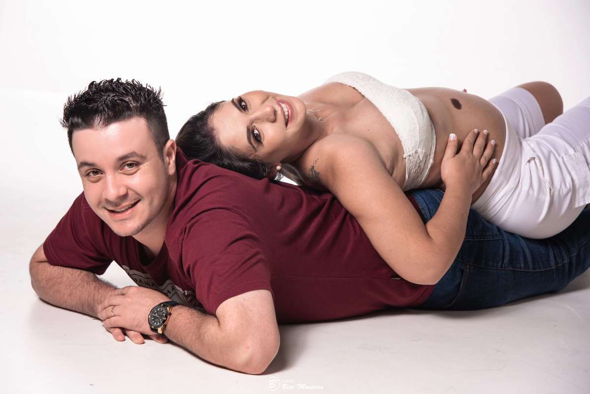 Viviane e Patrick - Davi - Book Gestante e Familia em Curitiba - Fotos em Estúdio - Studio - Vestido preto - veu azul - Book de gestante Gravida - Gestação - Estudio Beto Monteiro - fotografo